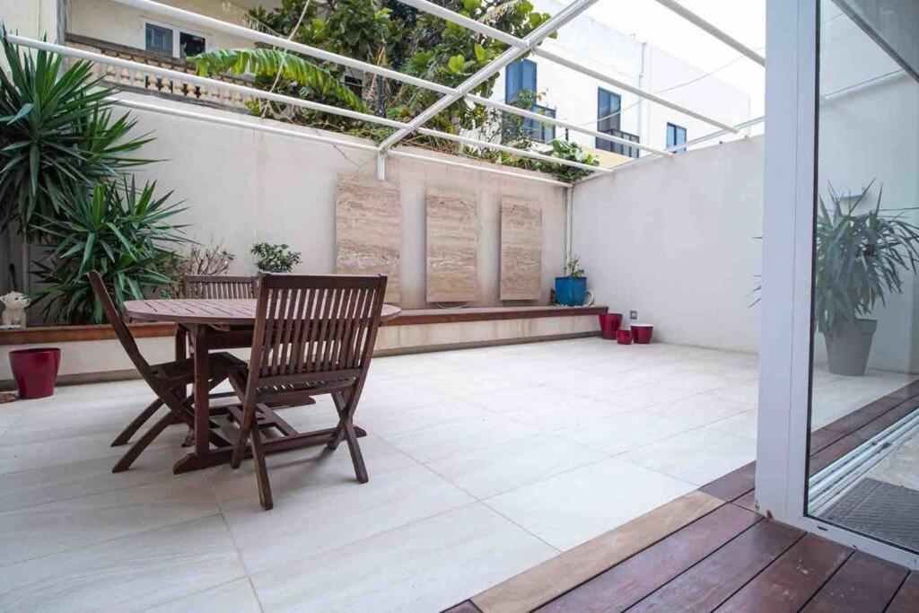 Pembroke St Julians Luxury, Comfort, Location Exterior photo